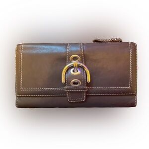 Coach dark brown wallet. Zipper trifold wallet. Silver hardware. GUC. See note*